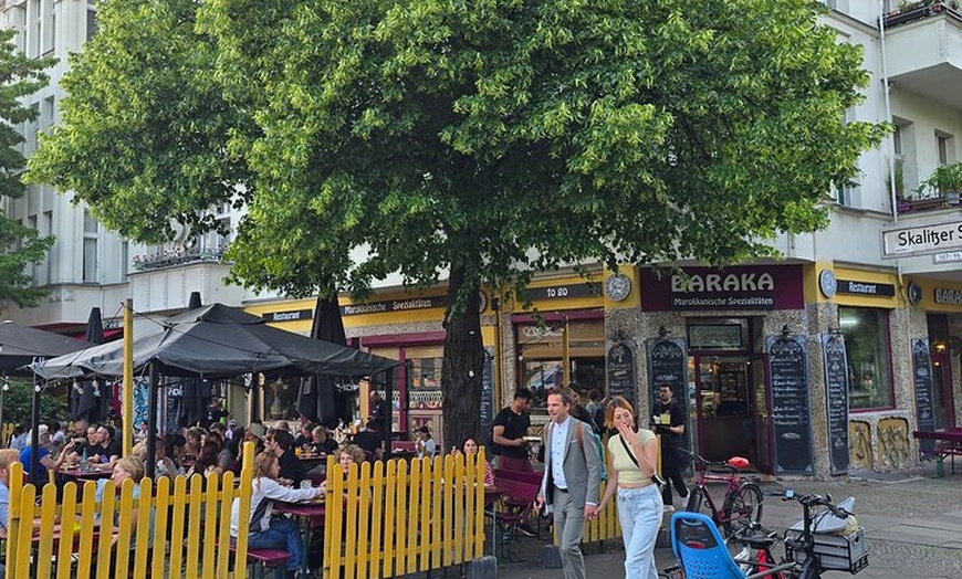 Image 26: Berlin VIP TOUR - Private Bus Tour inklusive Chauffeur und Guide