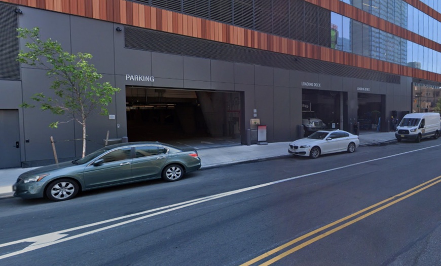 Image 3: Parking at One Parking - Gotham Center Garage
