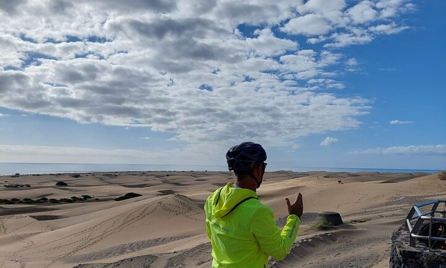 Image 15: Tour por la ciudad en e-scooter + Paseo en camello por las dunas de...