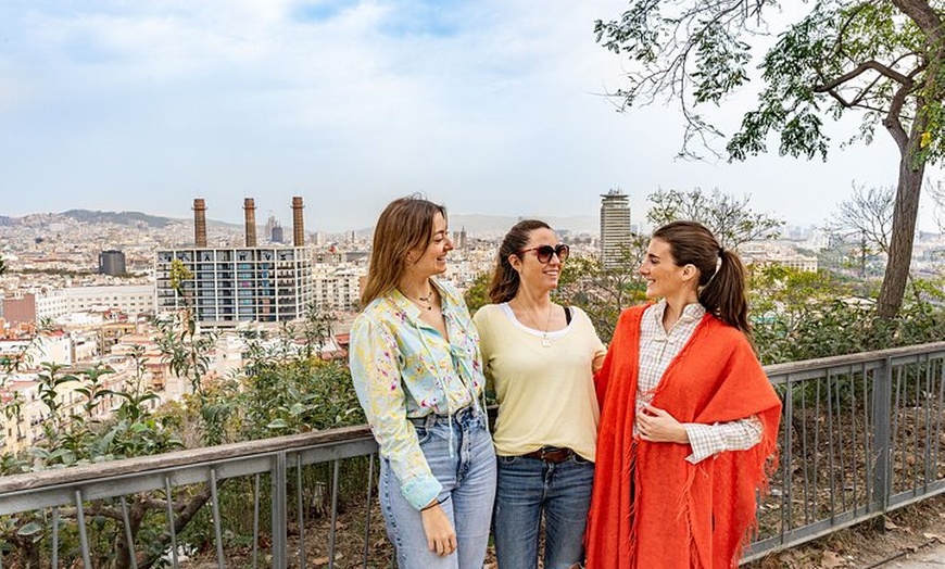 Image 3: Tour de Bienvenida a Barcelona en Eco Tuk Tuk Privado