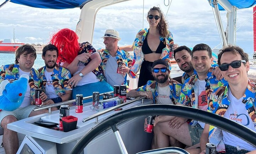 Image 8: Navegación en Velero de Lujo con Aperitivo y Juguetes Acuáticos