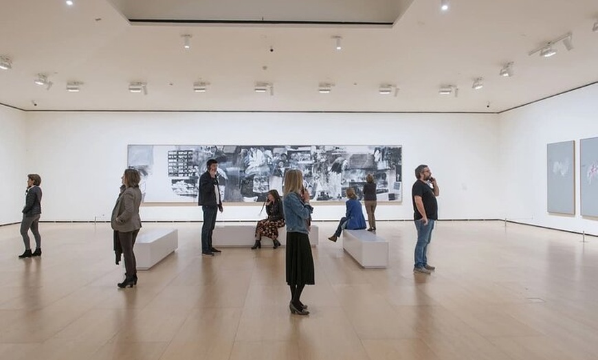 Image 2: Entrada al Museo Guggenheim Bilbao
