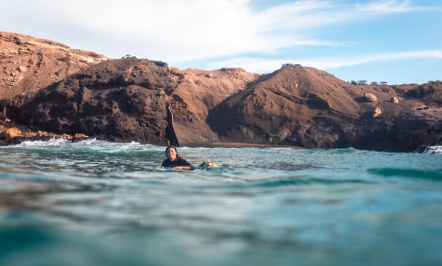 Image 23: Aprende a surfear en las interminables playas del sur de Fuerteventura