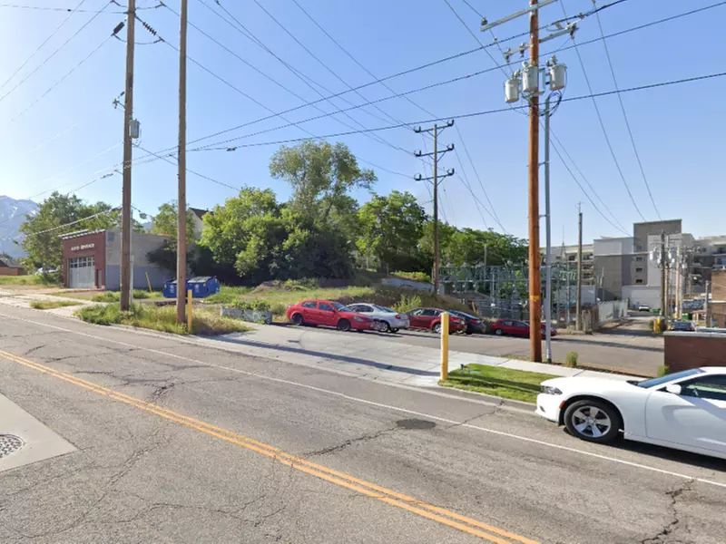 Parking at [UG12] Alley Entrance - 2246 Washington Blvd. Lot