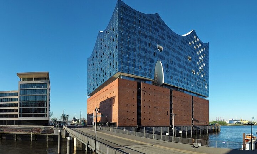 Image 2: Hamburg Highlights : Ein Spaziergang durch Geschichte, Krieg & Wunder