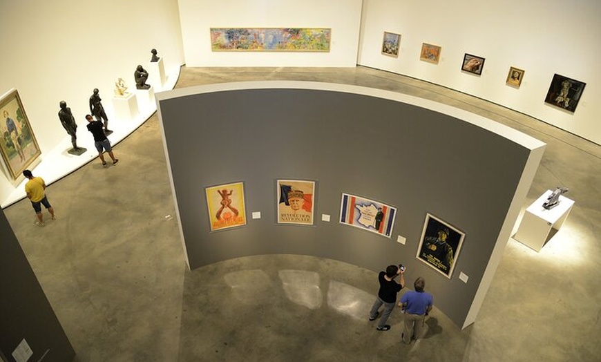 Image 4: Entrada al Museo Guggenheim Bilbao