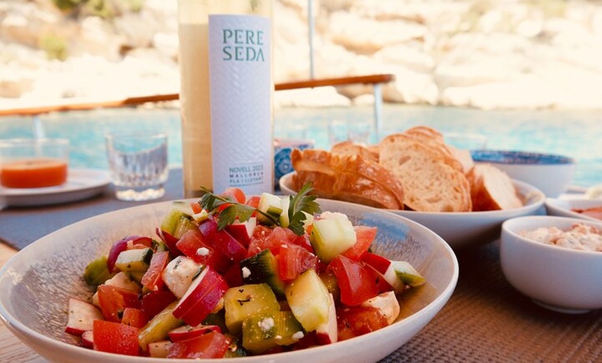 Image 15: Palma Mallorca Paseo en barco de lujo con todo incluido | Sup and S...