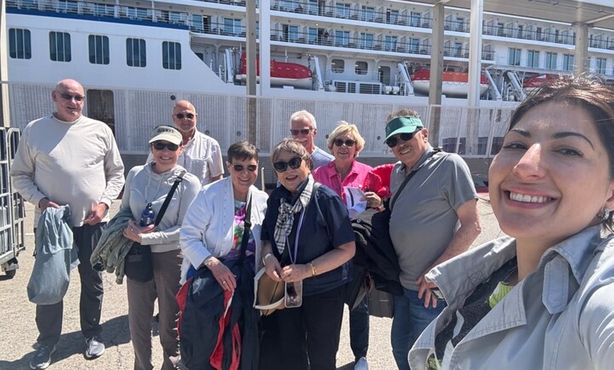 Image 12: Gaudí Unveiled & Premium Wine Escape - Tour Privado