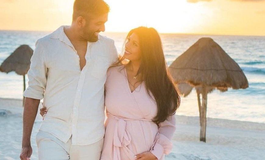 Image 32: Cancun Romantic Beach Photoshoot