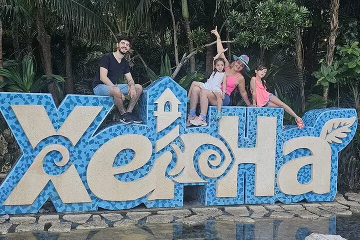 Private Transfer to Xel-Há Park roundtrip, from Cancún