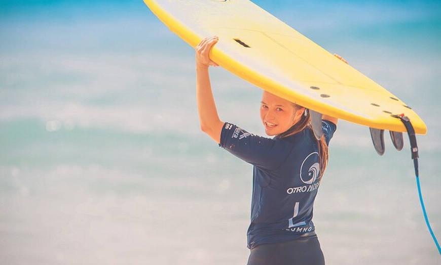 Image 9: Aprende a surfear en las interminables playas del sur de Fuerteventura
