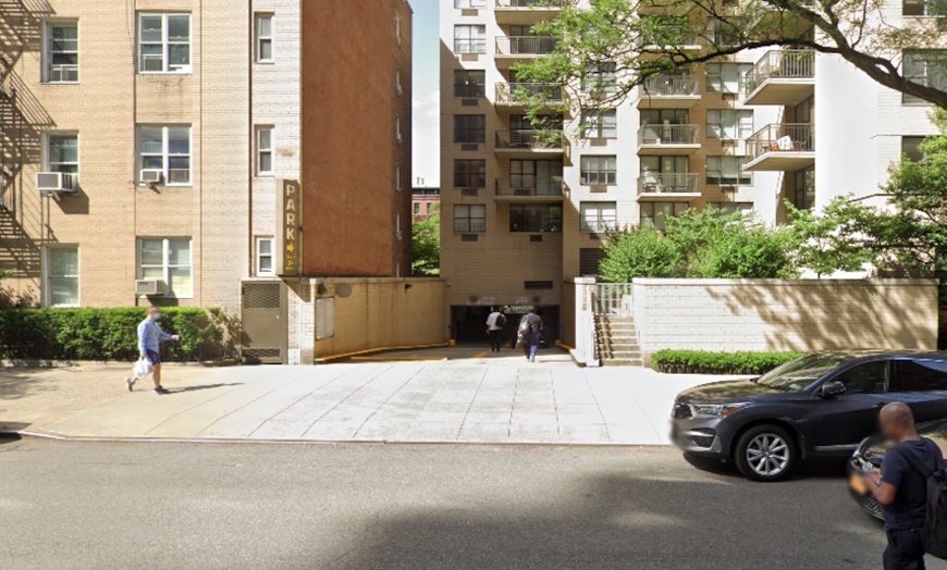 Image 2: Parking at Glenwood Management - The Somerset Garage