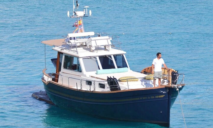 Image 8: Navega hacia el atardecer en un Llaüt balear