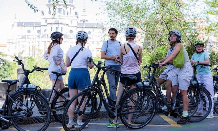 Image 2: Tour en bicicleta por lo más destacado de Madrid