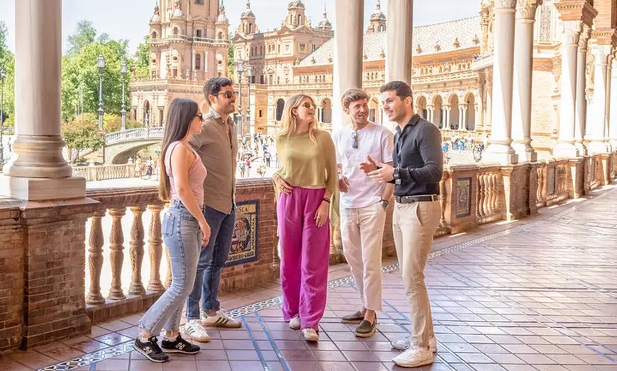 Image 2: Sevilla Tapas y cata de vinos con bebida en la azotea