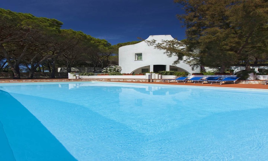 Image 1: ✈ SARDAIGNE | Santa Margherita di Pula - Hotel Mare Pineta - Adults...
