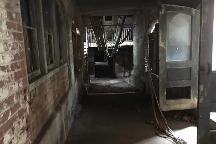 NYC Mafia and Ghost Tour to Ellis Island and Statue of Liberty