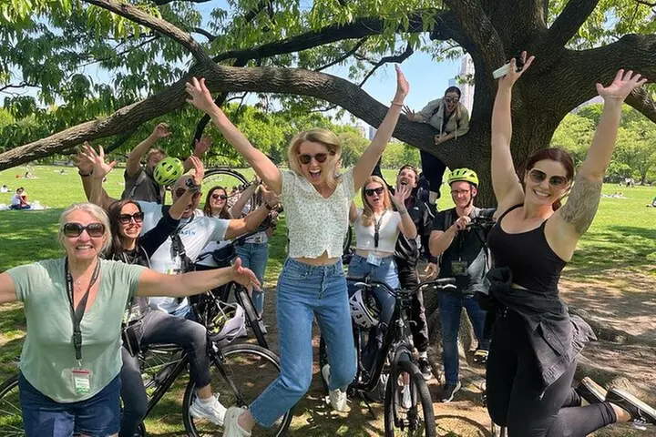 Central Park NYC Highlights Small-Group Bike Tour