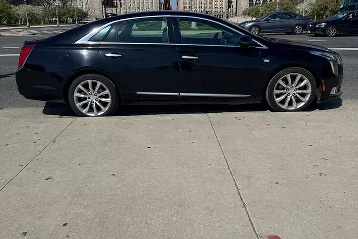 Private Sedan Transfer from O'Hare and Midway Airport to Chicago - Primary Image