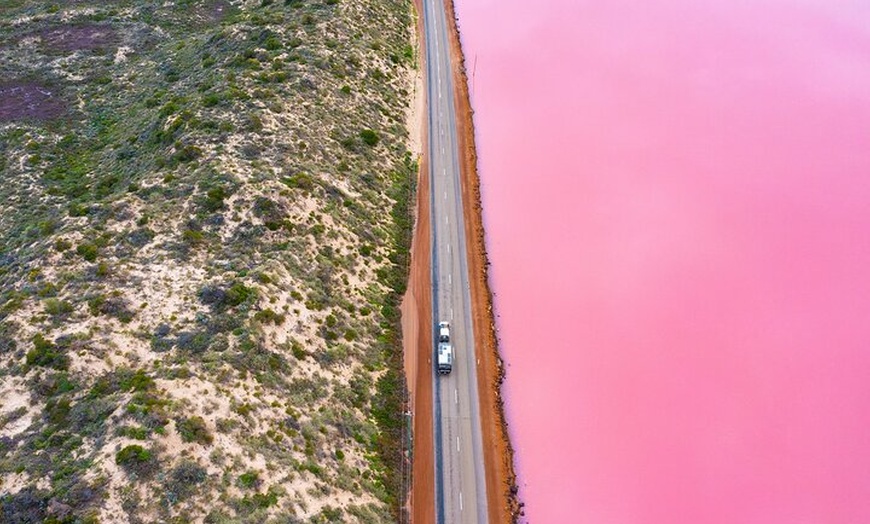 Image 2: 2 Day Pink Lake Tour in Pinnacles and Sand Dunes Japanese Guide