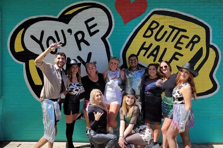 Austin Murals & Mimosas Roofless Party Bus Tour