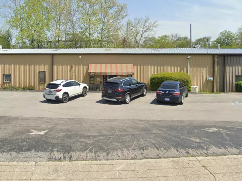 Parking at 2000 Lindell Ave. Lot