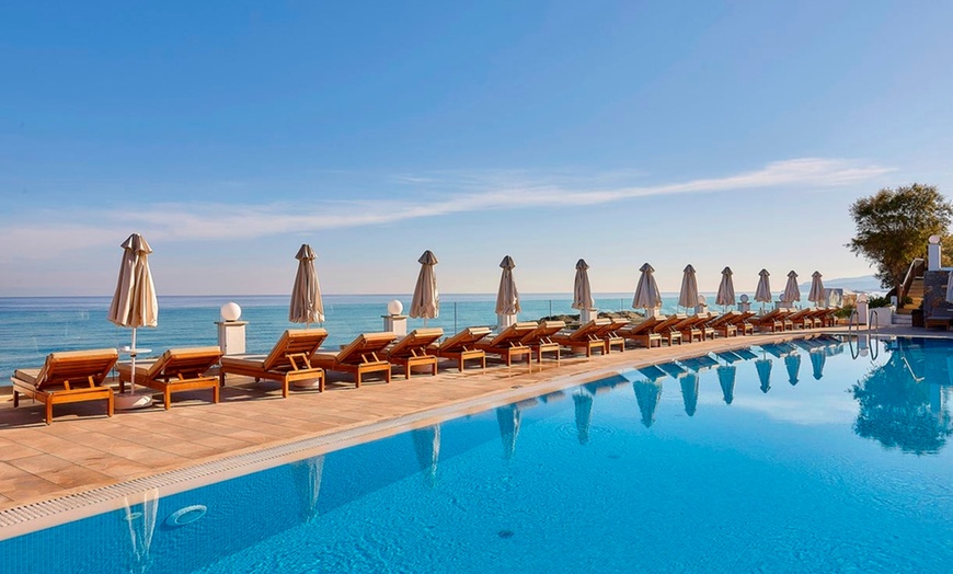 Image 1: ✈ CRÈTE | Stalida - Alexander Beach Hotel & Village Resort 5* - Bor...