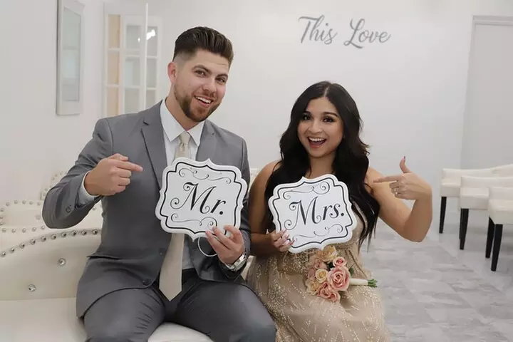 Quickie Las Vegas Wedding at Paradise Wedding Chapel