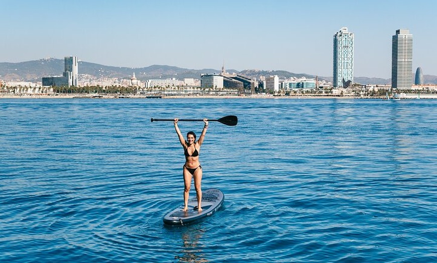 Image 13: Crucero al atardecer en Barcelona liderado por Young & Local Captain