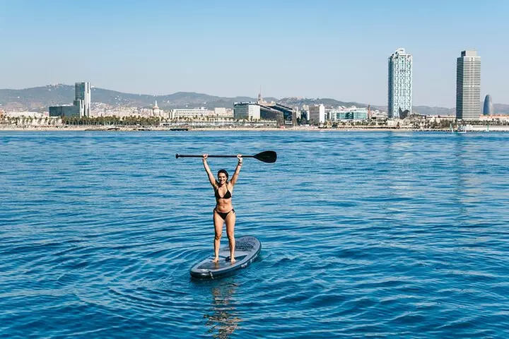Crucero al atardecer en Barcelona liderado por Young & Local Captain