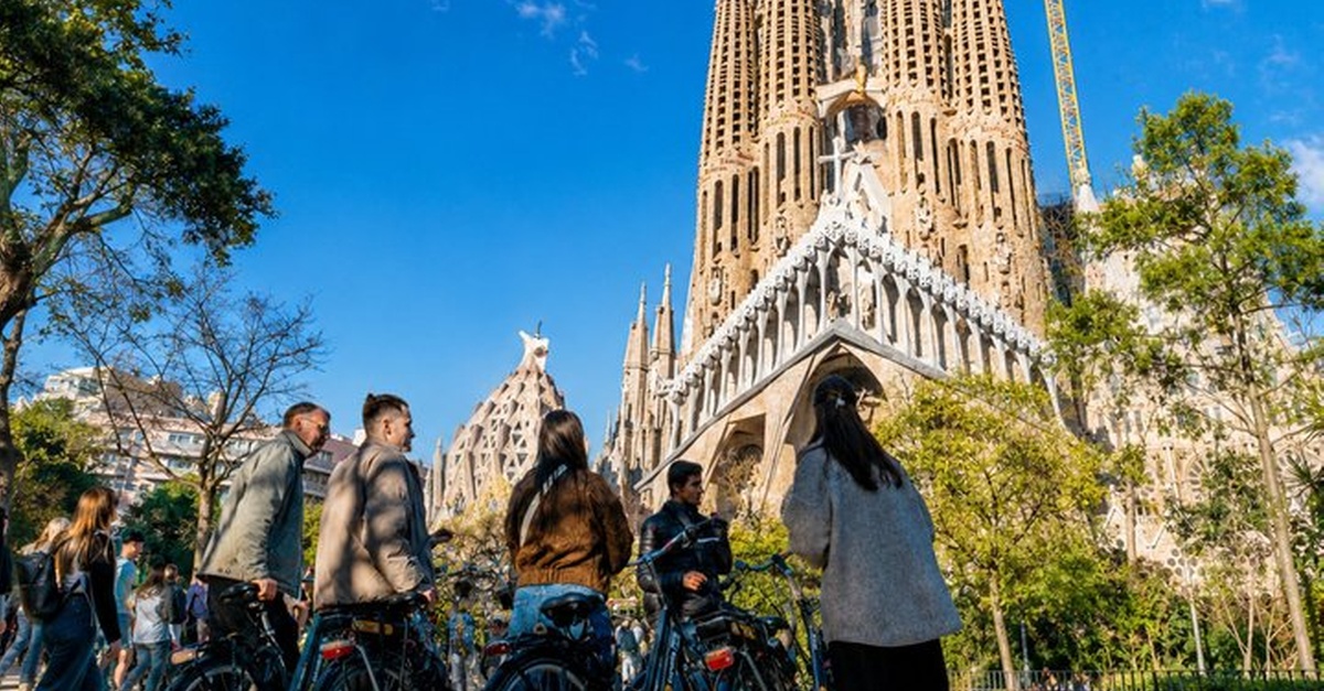 Tour en bicicleta por Barcelona con visita a lugares de interés y gemas ocultas