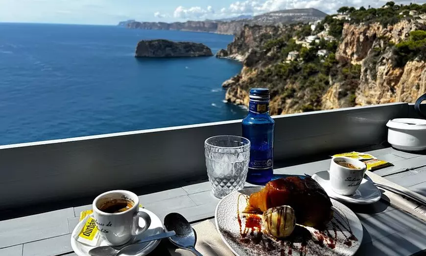 Image 5: Excursión de día completo Altea, Moraira, Javea. Paseo en barco y c...