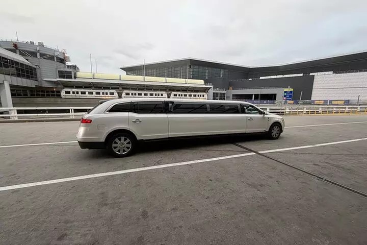 Airport luxury arrival ride by SUV, Sedan, Minibus or Limousine