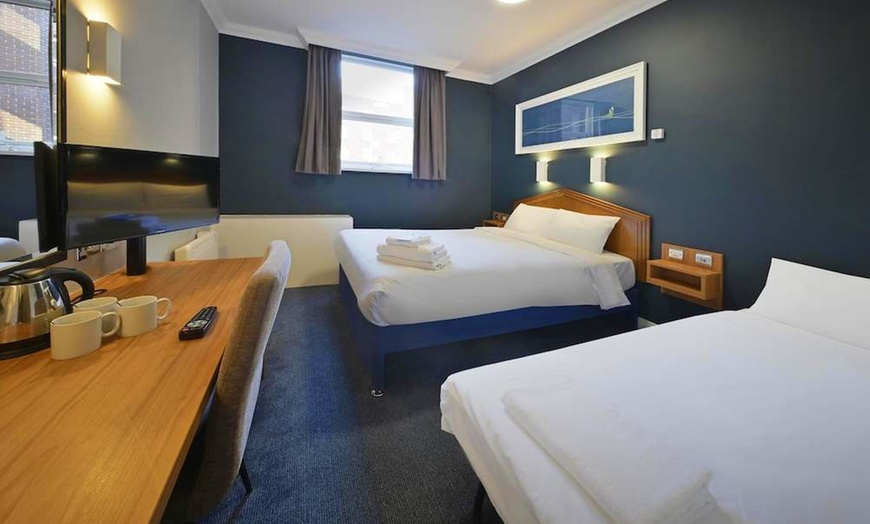 Image 6: ✈ ROYAUME-UNI | Londres - Travelodge London Kings Cross Royal Scot ...