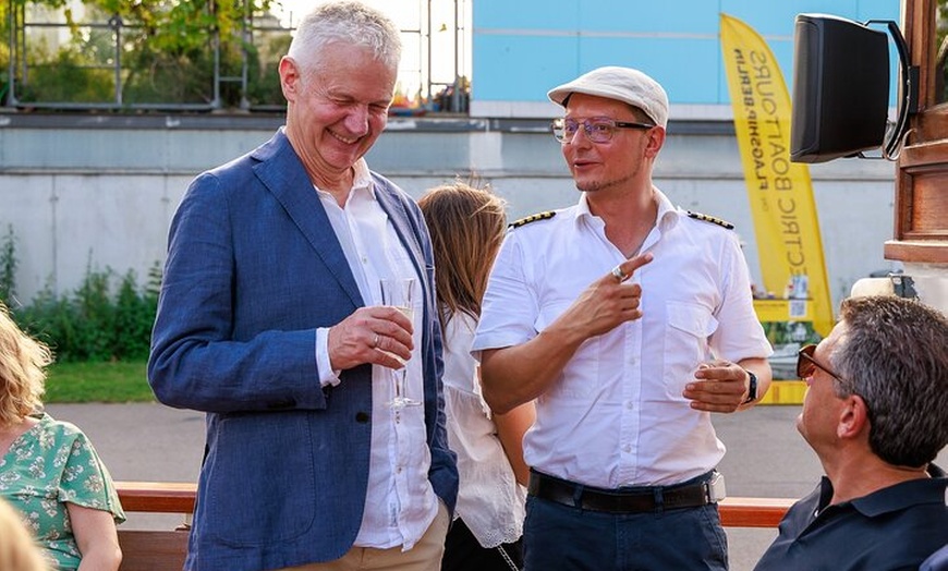 Image 6: Sightseeing Bootstour auf historischem Schiff in Berlin
