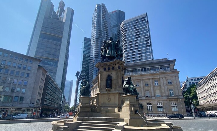 Image 2: Entfliehen Sie der Stadt Frankfurt Stadtspaziergang mit Rätseln