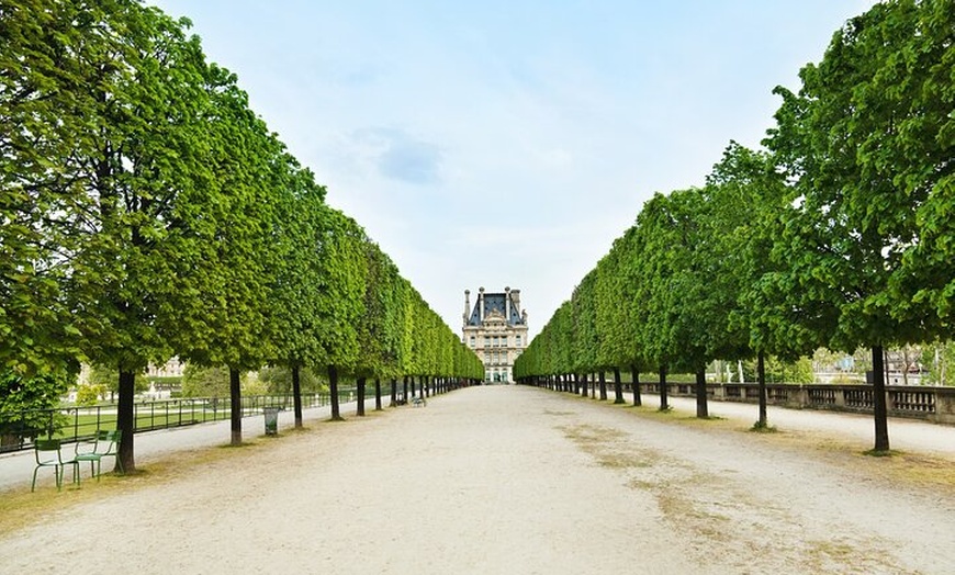 Image 5: Visite à pied du jardin des Tuileries avec un guide local parisien