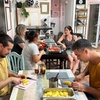 Image 3: Clase de Cocina de Tapas Española con Música de Guitarra en Vivo