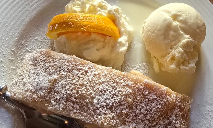 Image 13: München Your Way : Private Tour mit Architekt & Fortgeschrittener