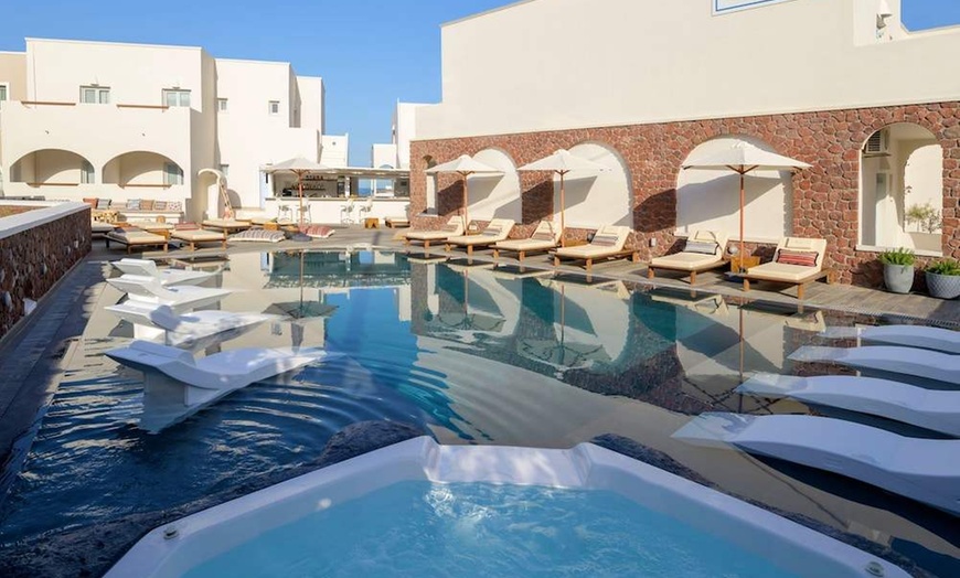 Image 1: ✈ SANTORINI | Kamari - Hotel Selini 3*, 3 nights - Seafront