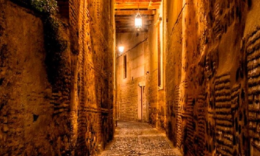 Image 5: Tour Nocturno de Leyendas y Misterios con Subterráneo