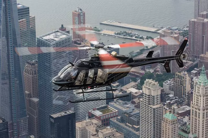 NY Helicopter Tour: Manhattan Highlights (Heliport fees Incl.)
