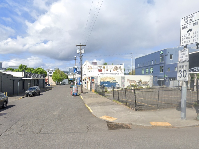 Parking at [EP102] 407 SE. Pine St. Lot