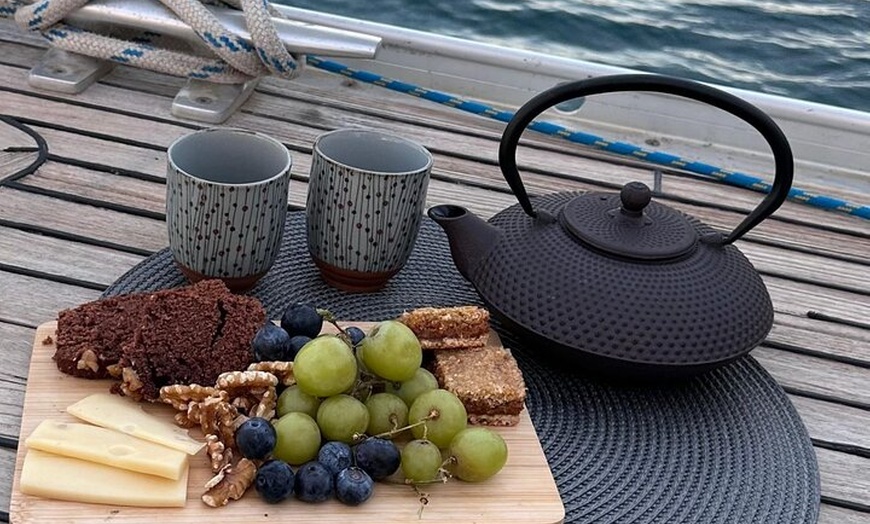 Image 3: Holistic Day Charter Paseo en Velero