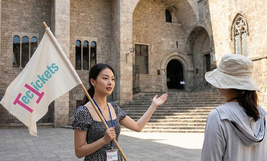 Image 23: Tour histórico gótico oficial a pie