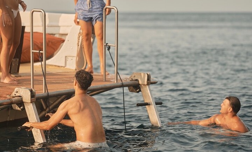 Image 3: Navegación Durante la Puesta de Sol por el Parque Natural Montgrí