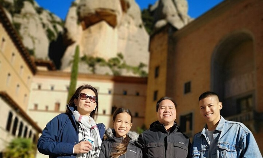 Image 11: Cripta privada de Montserrat y Gaudí con recogida en el hotel