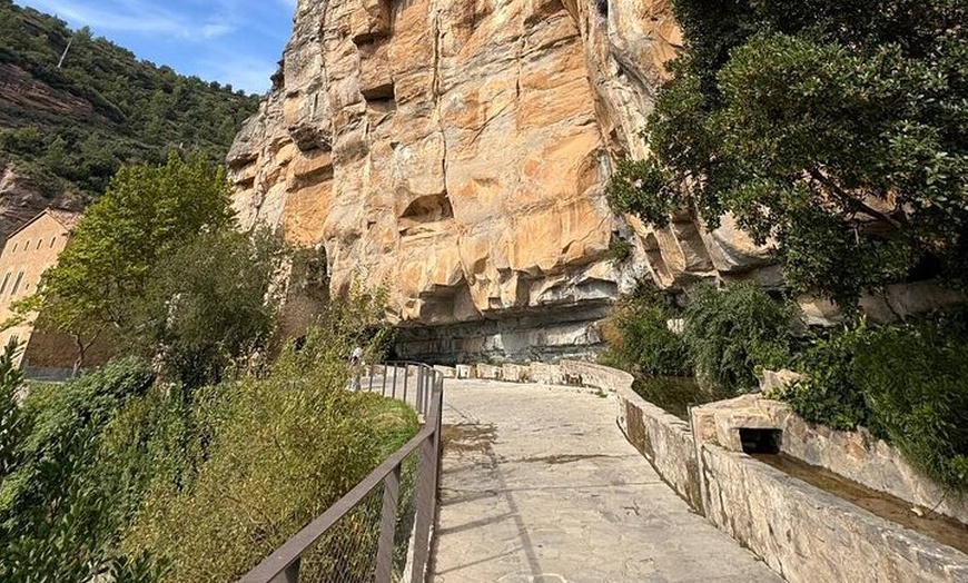 Image 6: Viaje en cascada Sant Miquel del Fai Fuente mágica