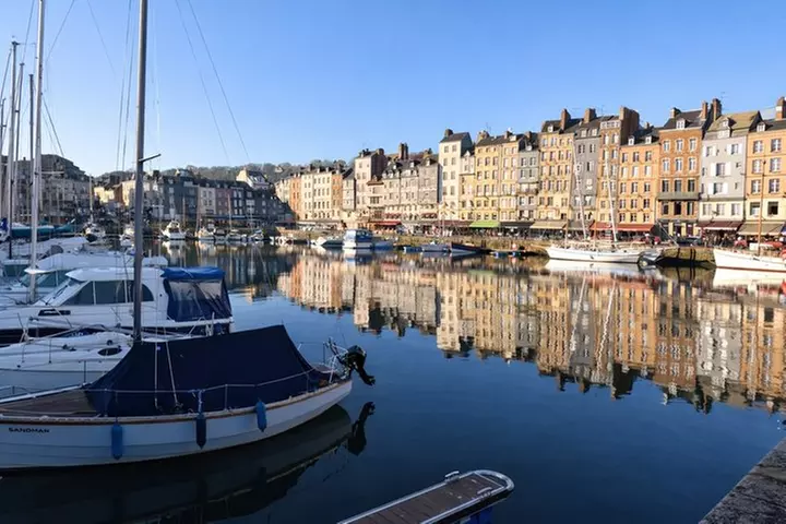 Excursion d'une journée à Étretat et Honfleur au départ de Paris Pe...