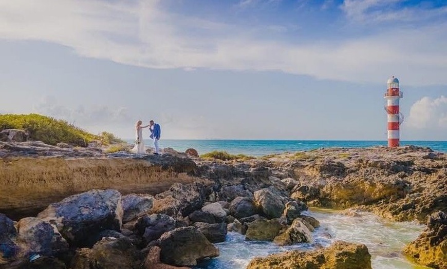 Image 16: Cancun Romantic Beach Photoshoot